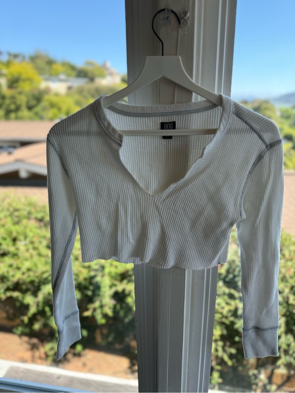 BDG White Waffle-Knit Cropped Long-Sleeve V-Neck Top